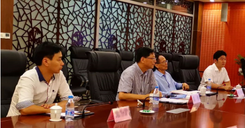 陪同政府園區(qū)赴高檔面料投資選址項(xiàng)目方對(duì)接考察，推動(dòng)地方紡織服裝產(chǎn)業(yè)轉(zhuǎn)型升級(jí)