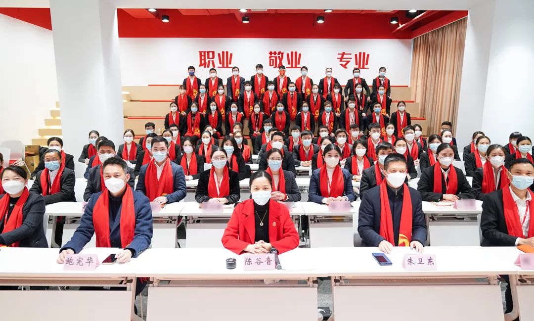 凝心聚力擔(dān)使命，奮楫揚(yáng)帆新征程！東方龍商務(wù)集團(tuán)舉行2022年度總結(jié)暨表彰大會