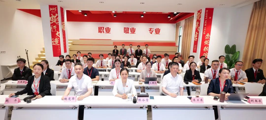 聚集大產(chǎn)業(yè)、大鏈主項(xiàng)目，帶動(dòng)大發(fā)展！5月下旬，集團(tuán)共31個(gè)優(yōu)質(zhì)投資選址項(xiàng)目通過評(píng)估